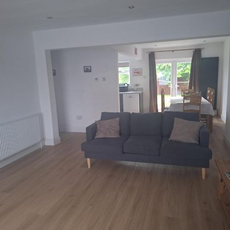 Cheltenham - 3 Bedroom, Parking, Disneyplus Экстерьер фото