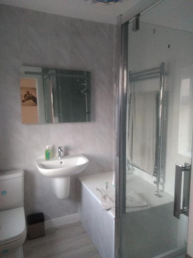 Cheltenham - 3 Bedroom, Parking, Disneyplus Экстерьер фото