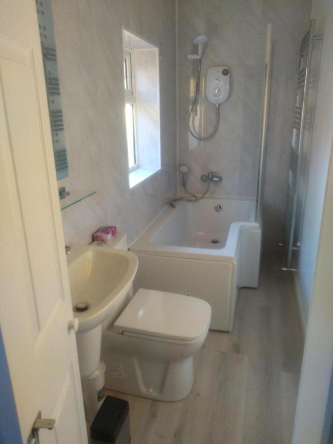 Cheltenham - 3 Bedroom, Parking, Disneyplus Экстерьер фото